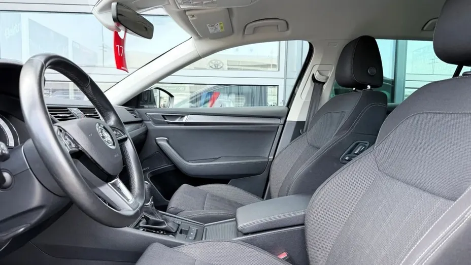 SKODA Superb -