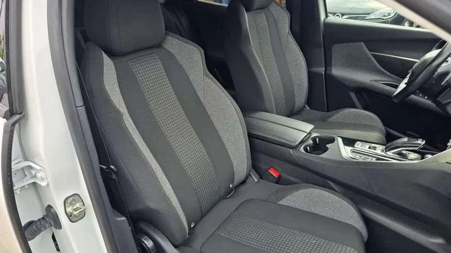 PEUGEOT 3008 -
