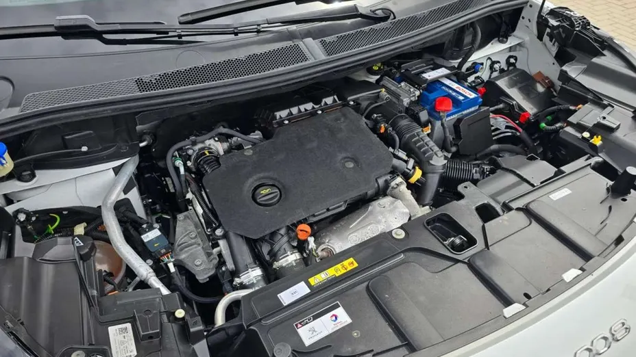 PEUGEOT 3008 -