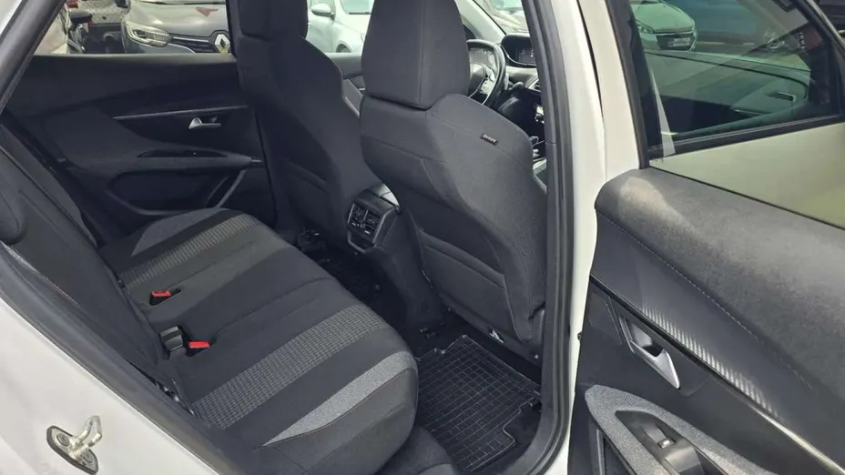 PEUGEOT 3008 -