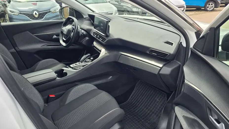 PEUGEOT 3008 -