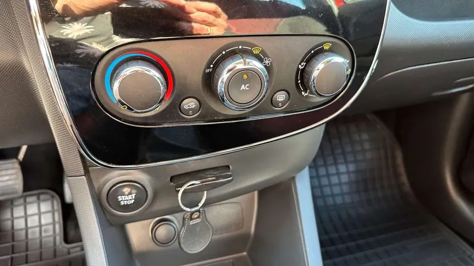 RENAULT Clio -