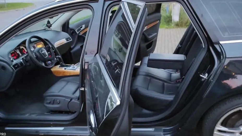 AUDI A6 -