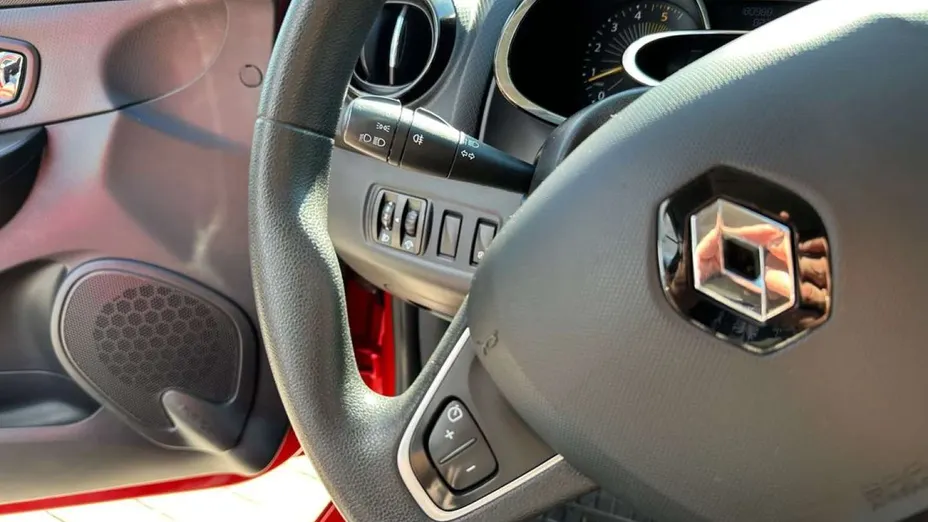 RENAULT Clio -