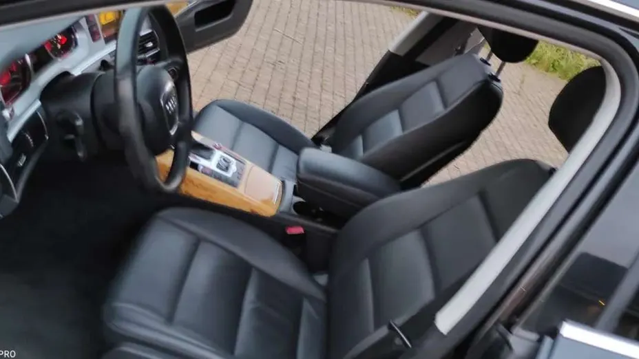 AUDI A6 -