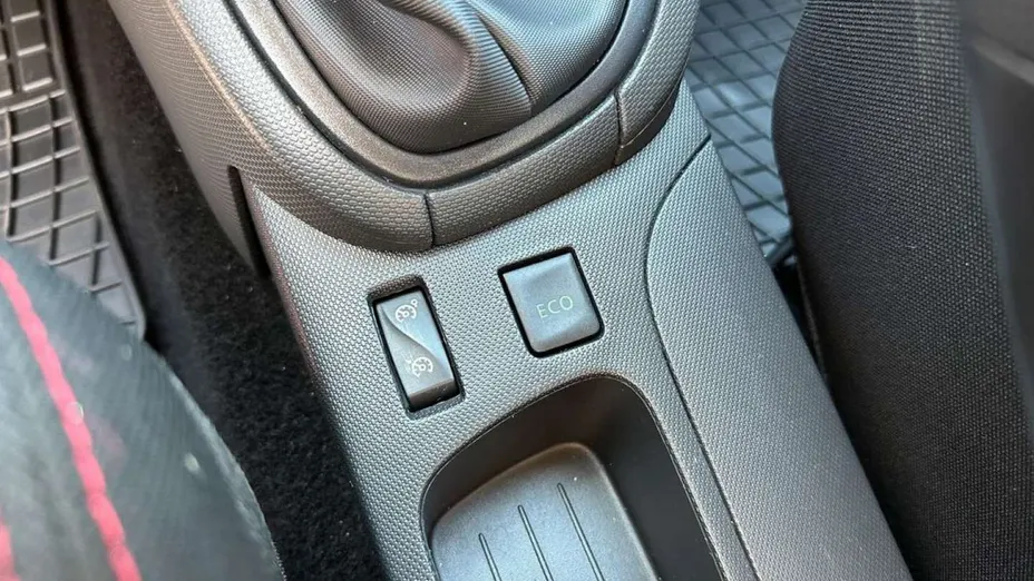 RENAULT Clio -