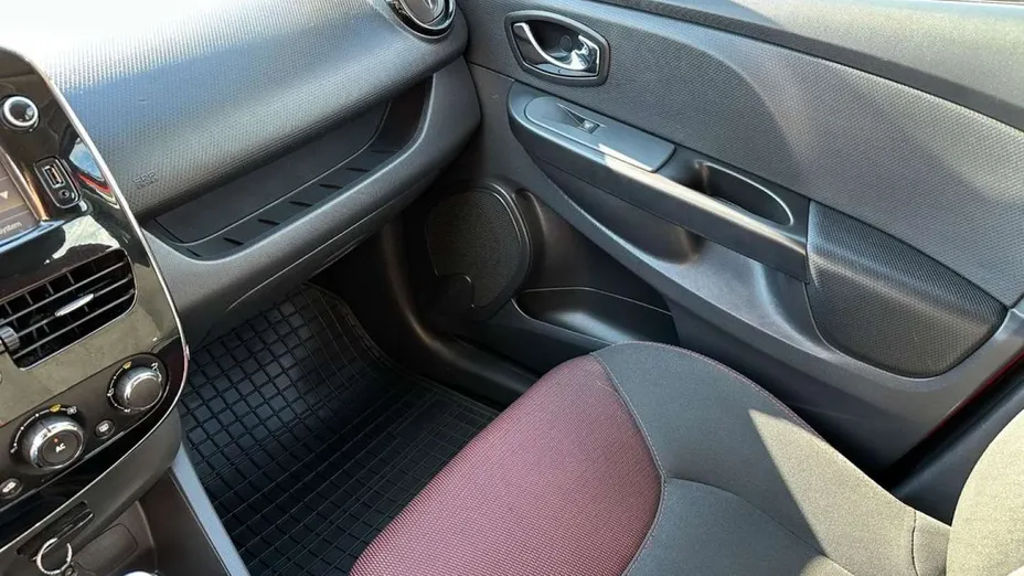 RENAULT Clio -