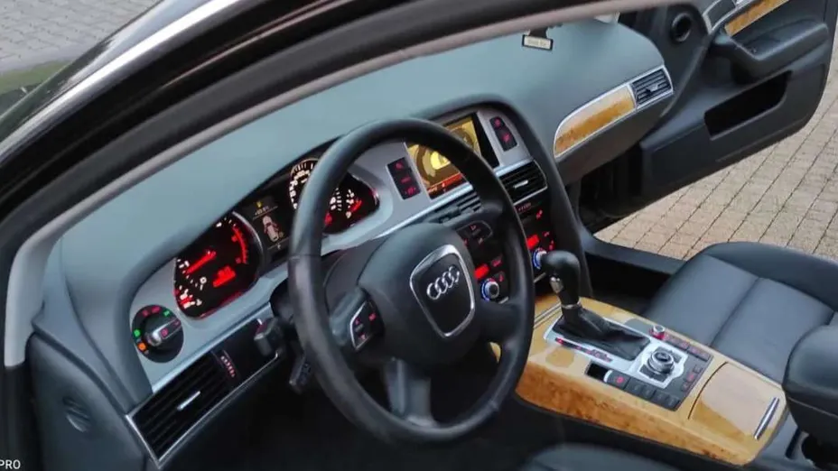 AUDI A6 -