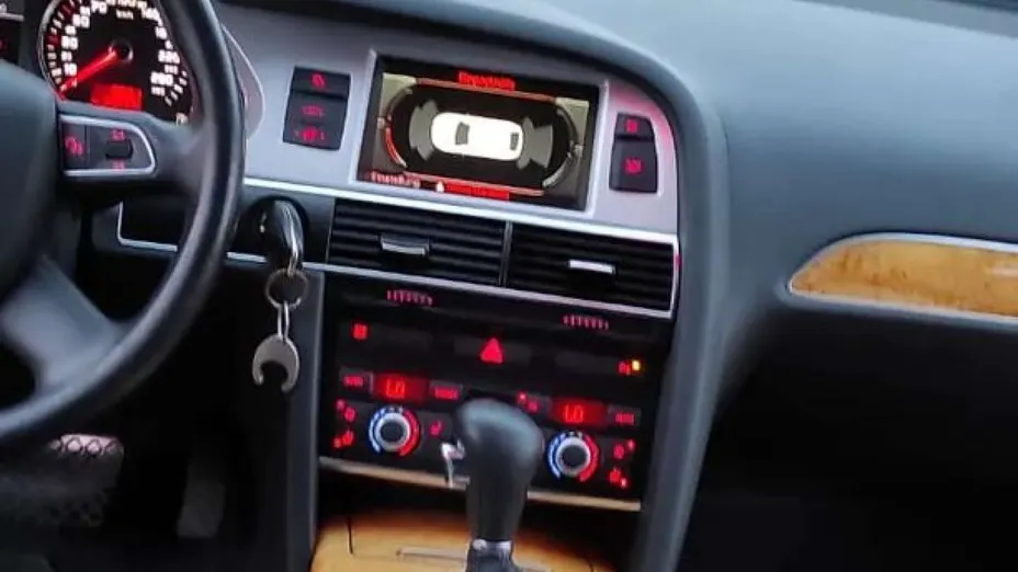 AUDI A6 -