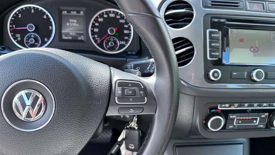 VOLKSWAGEN Tiguan -