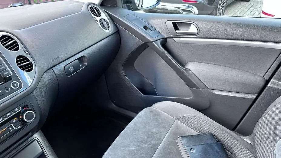 VOLKSWAGEN Tiguan -