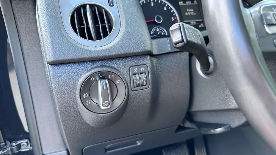 VOLKSWAGEN Tiguan -