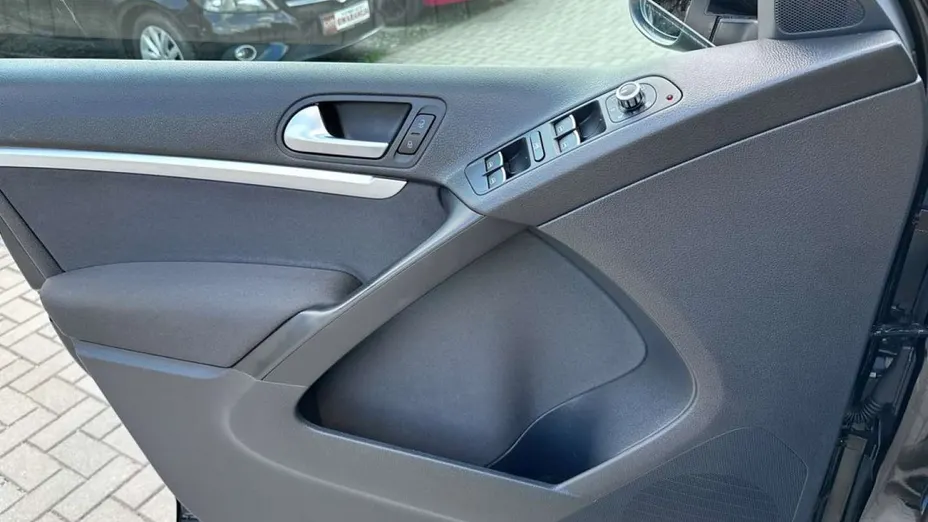 VOLKSWAGEN Tiguan -