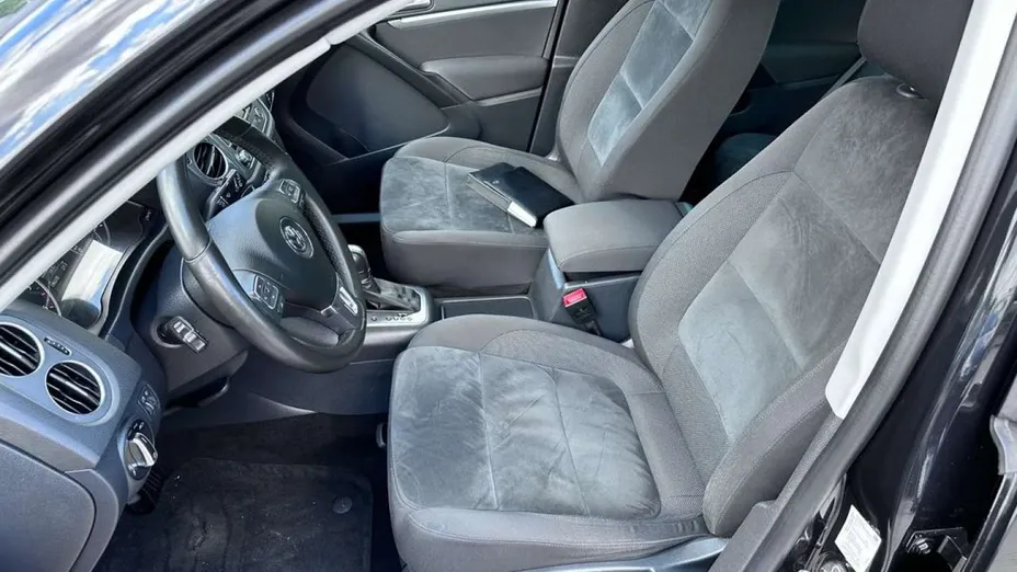 VOLKSWAGEN Tiguan -