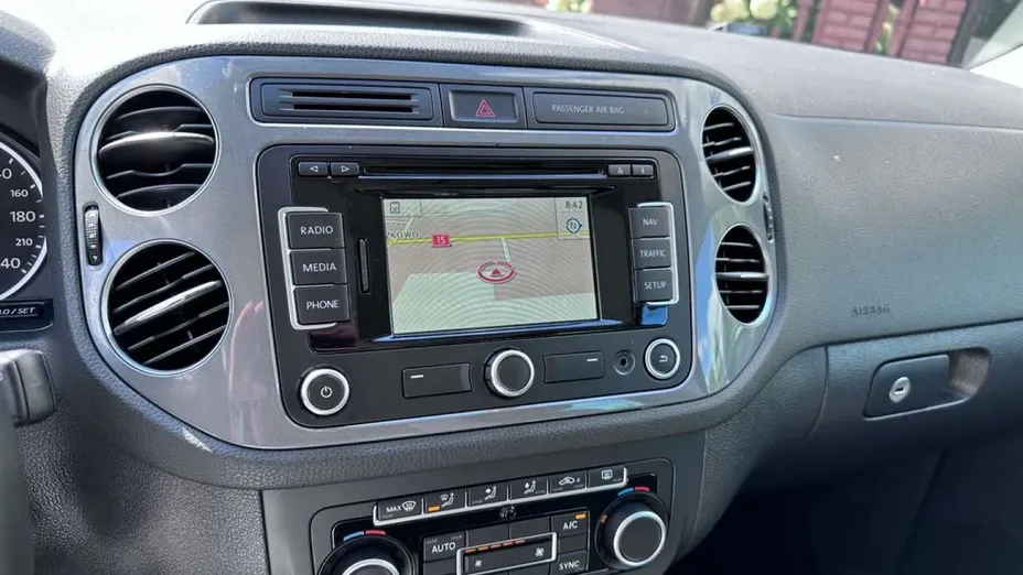 VOLKSWAGEN Tiguan -
