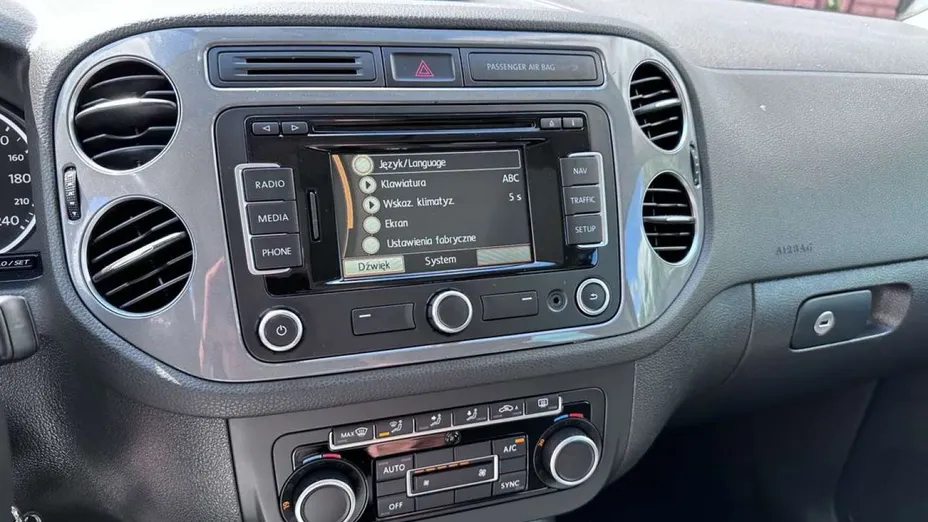 VOLKSWAGEN Tiguan -