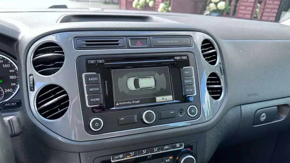 VOLKSWAGEN Tiguan -