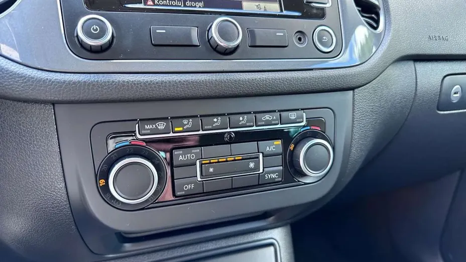 VOLKSWAGEN Tiguan -