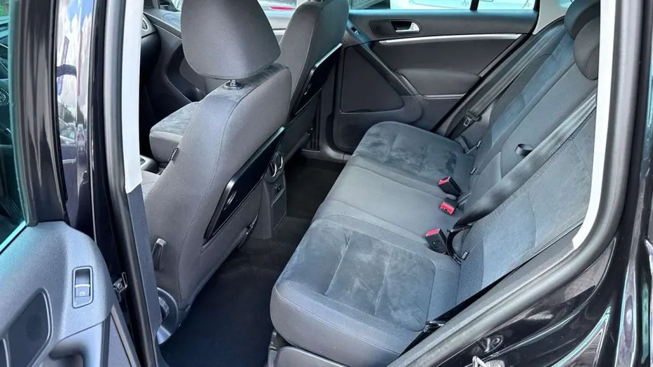 VOLKSWAGEN Tiguan -