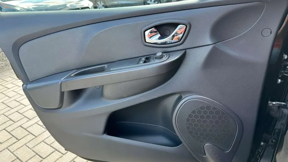 RENAULT Clio -