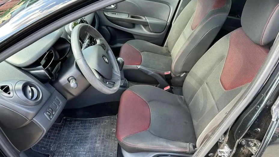 RENAULT Clio -