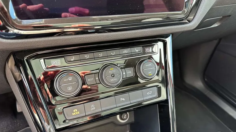 VOLKSWAGEN Touran -