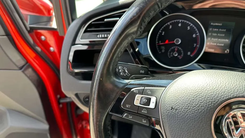 VOLKSWAGEN Touran -