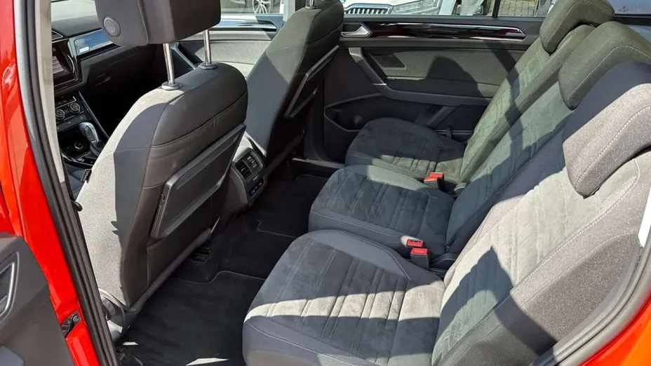 VOLKSWAGEN Touran -