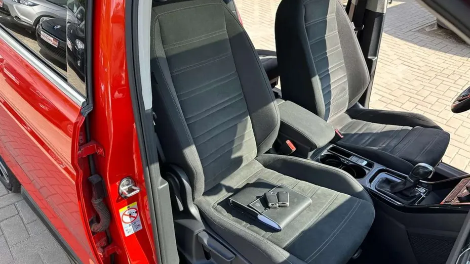 VOLKSWAGEN Touran -