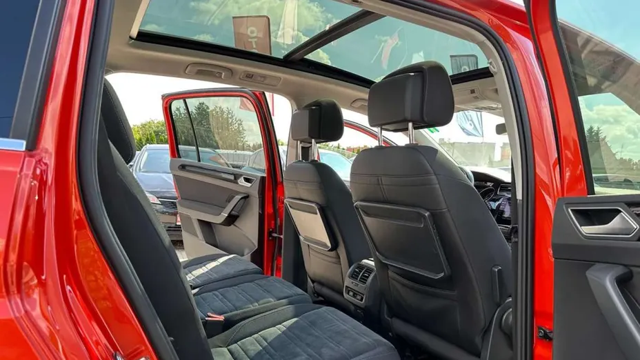VOLKSWAGEN Touran -