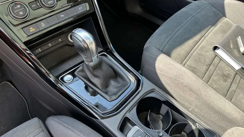 VOLKSWAGEN Touran -