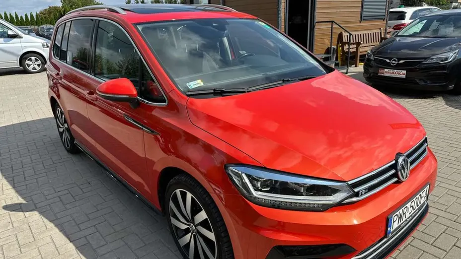 VOLKSWAGEN Touran -