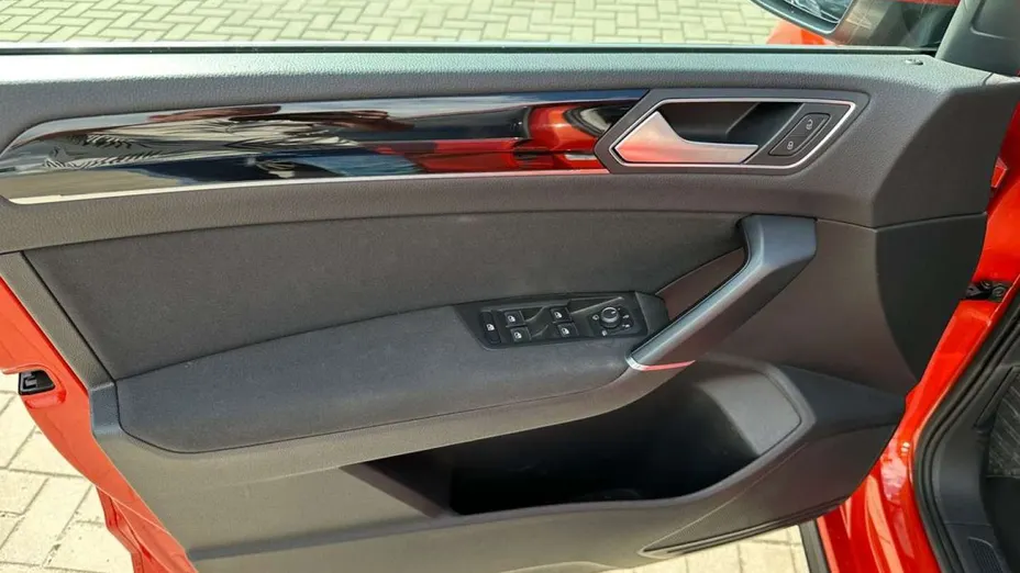 VOLKSWAGEN Touran -