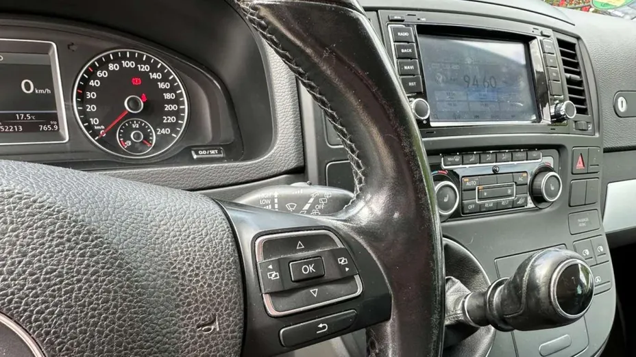 VOLKSWAGEN Multivan -