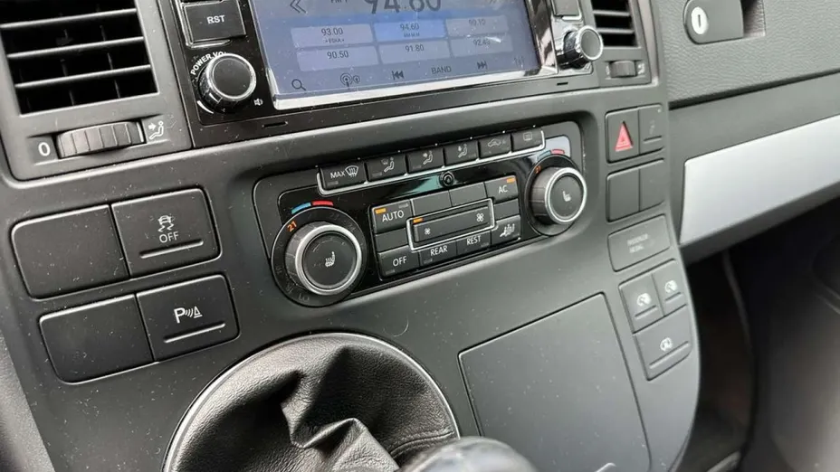 VOLKSWAGEN Multivan -