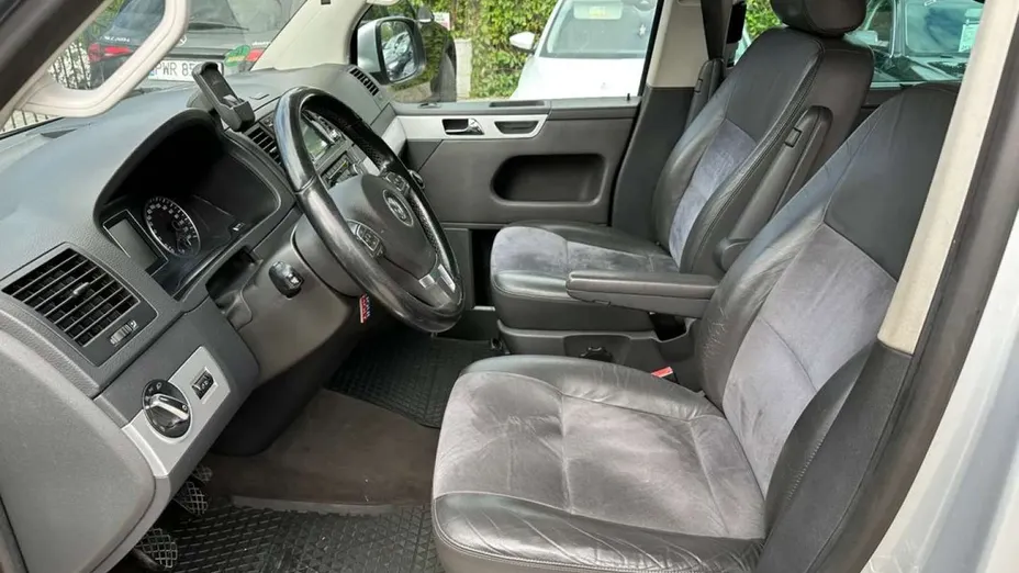 VOLKSWAGEN Multivan -