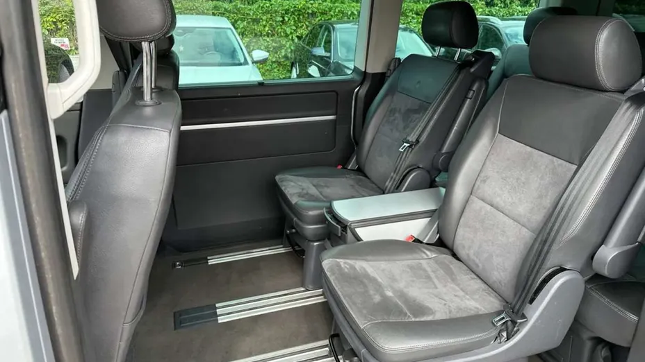 VOLKSWAGEN Multivan -