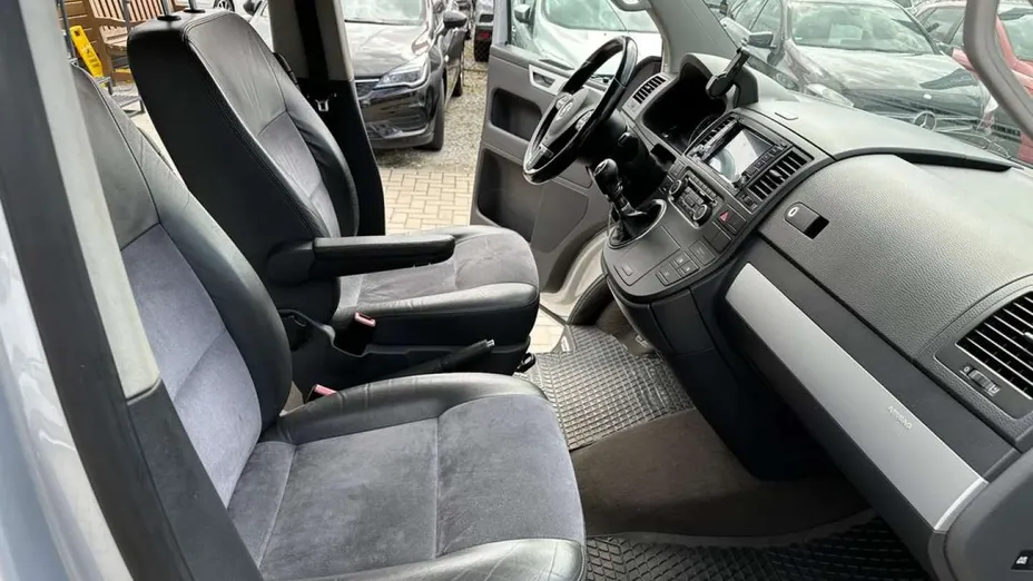 VOLKSWAGEN Multivan -