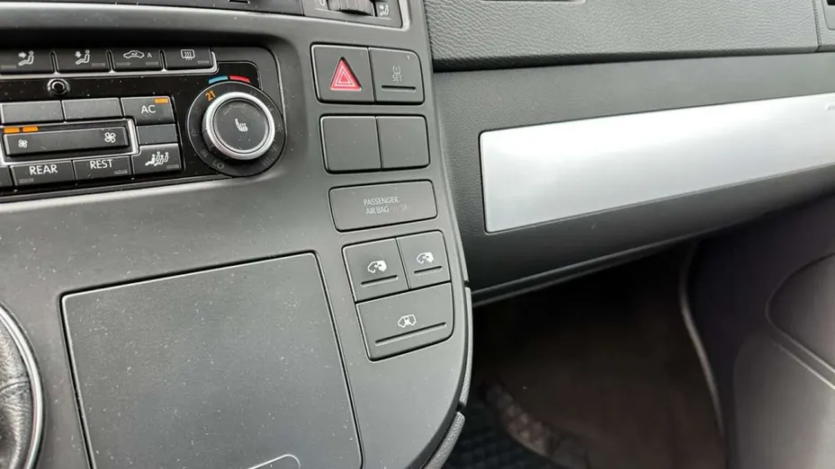 VOLKSWAGEN Multivan -