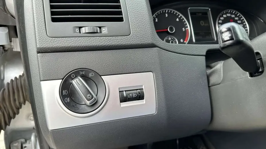 VOLKSWAGEN Multivan -