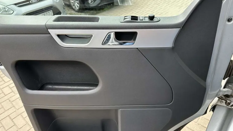 VOLKSWAGEN Multivan -