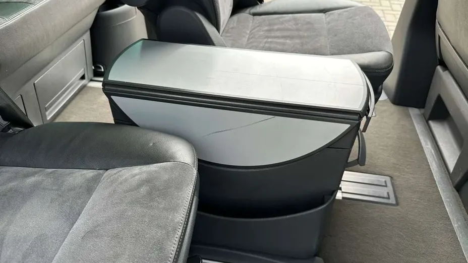 VOLKSWAGEN Multivan -