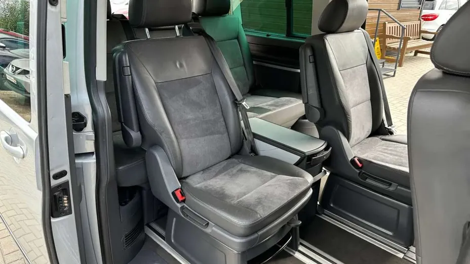 VOLKSWAGEN Multivan -