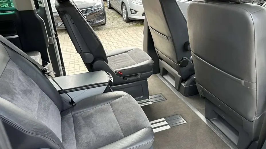 VOLKSWAGEN Multivan -