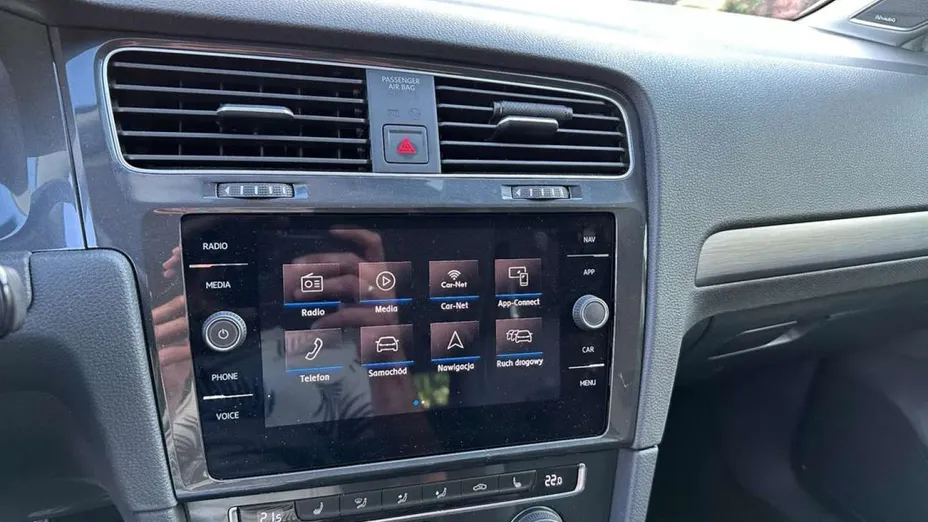 VOLKSWAGEN Golf -