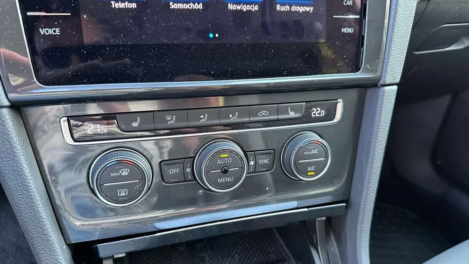VOLKSWAGEN Golf -