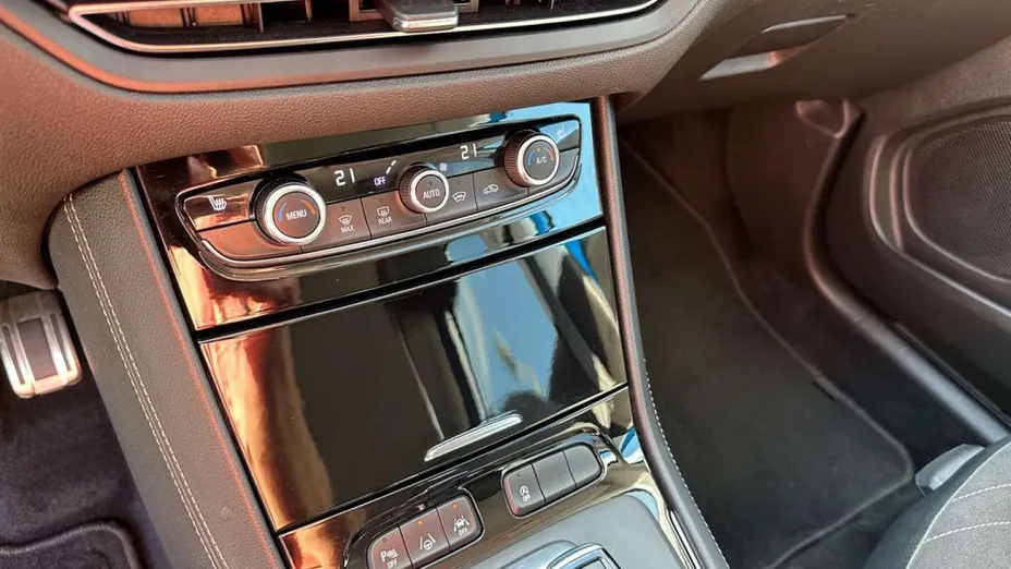 OPEL Grandland X -