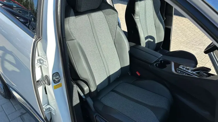 PEUGEOT 3008 -