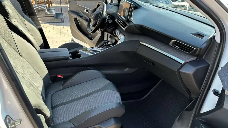 PEUGEOT 3008 -