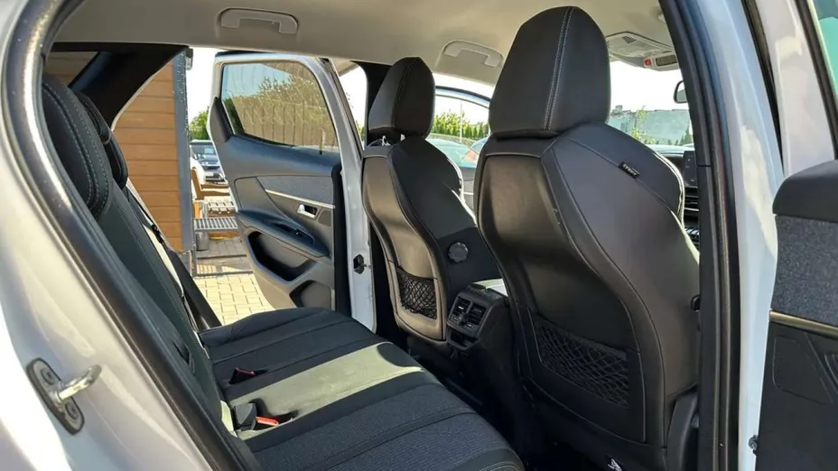 PEUGEOT 3008 -